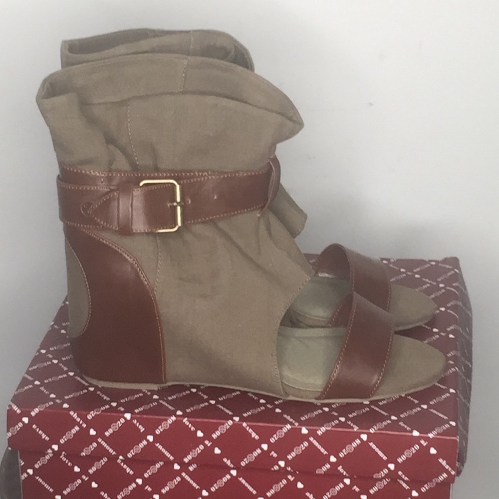 80%20% New in box Khaki/Brown Sandals 7.5